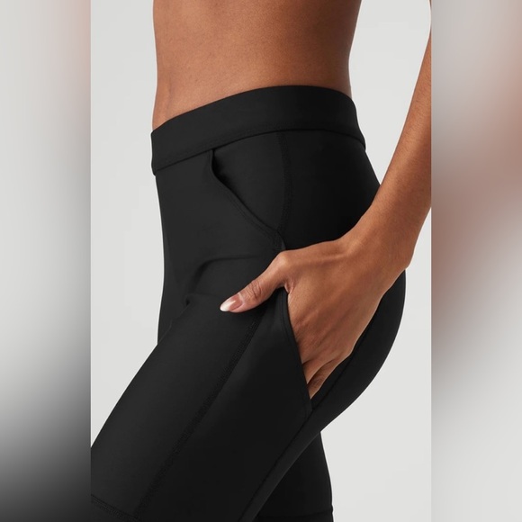 Alo Yoga High-Waist 4 Pocket Utility Legging - Picture 5 of 10